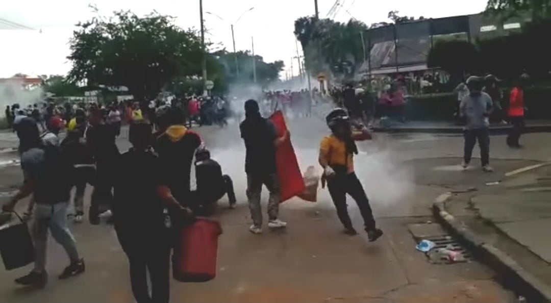 Los casos más graves se registran en el barrio La Estancia, donde los gases lacrimógenos lanzados hacia la media noche afectaron adultos, ancianos y niños.