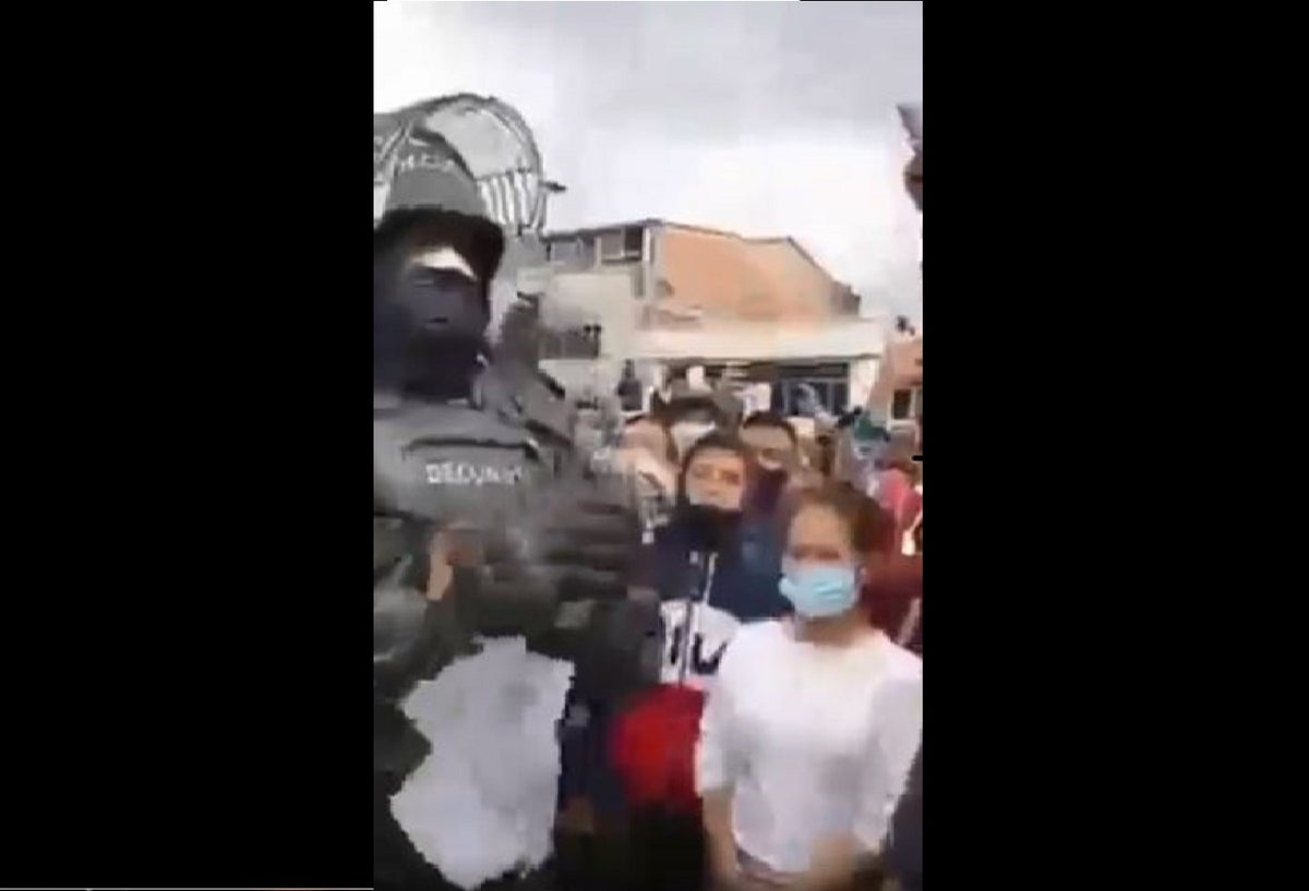 Agente del Esmad pide paz en las protestas