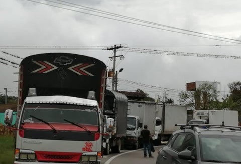 Bloqueos en vía Bogotá - Girardot