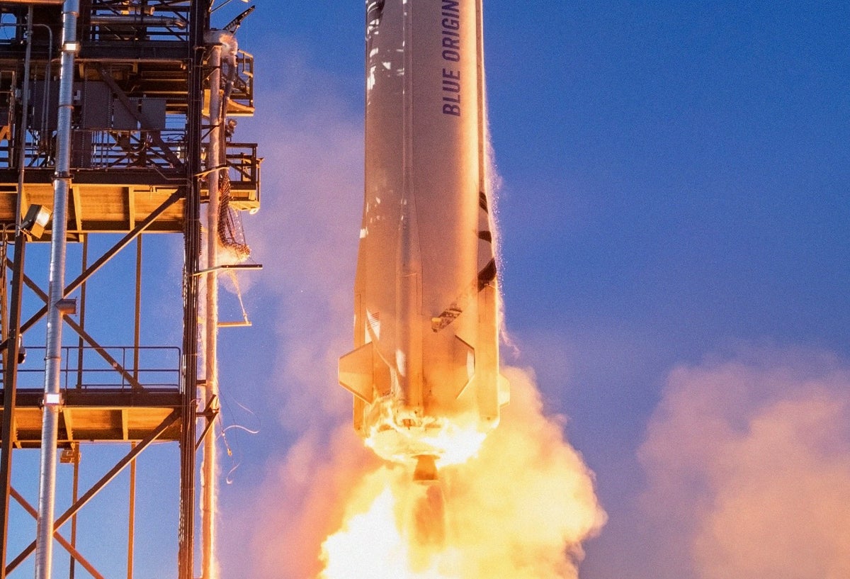 Cohete New Shepard, de Blue Origin, llevará humanos al espacio.