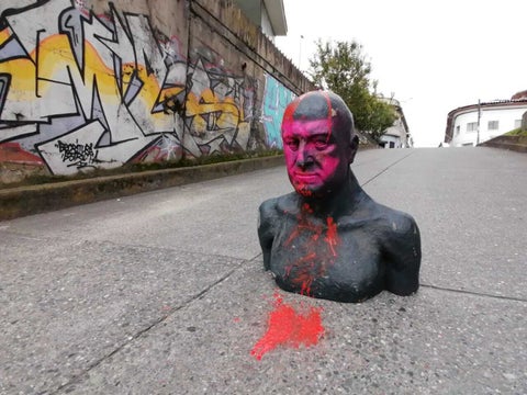 Fue derribada por manifestantes en Manizales