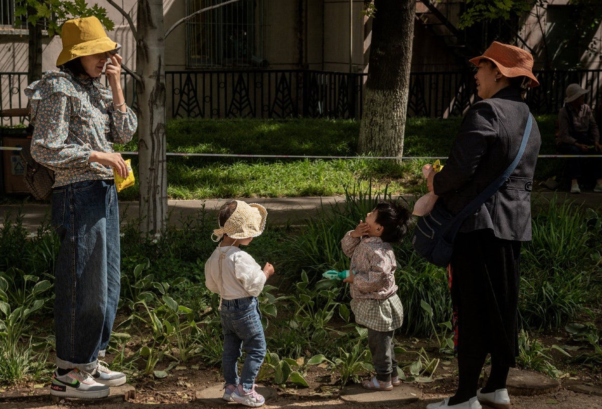 Familias en China podrán tener tres hijos
