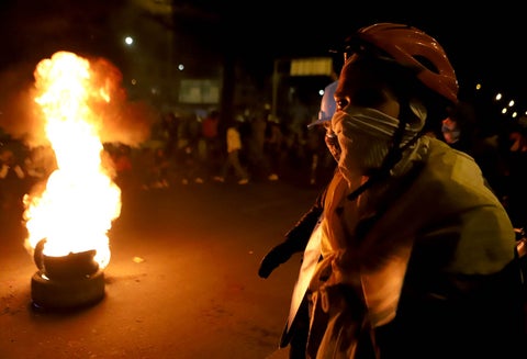 ENFRENTAMIENTOS ENTRE MANIFESTANTES Y POLICIA EN PORTAL LAS AMERICAS 21 DE MAYO