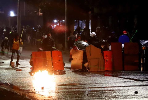 ENFRENTAMIENTOS ENTRE MANIFESTANTES Y POLICIA EN PORTAL LAS AMERICAS 21 DE MAYO