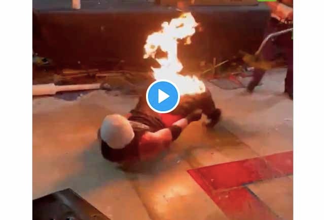 Luchador acabó en llamas al hacer un truco mal