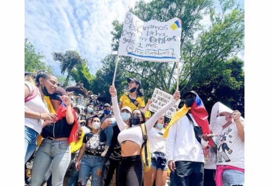 La caleña que deja gratis su OnlyFans tras retiro de reforma tributaria