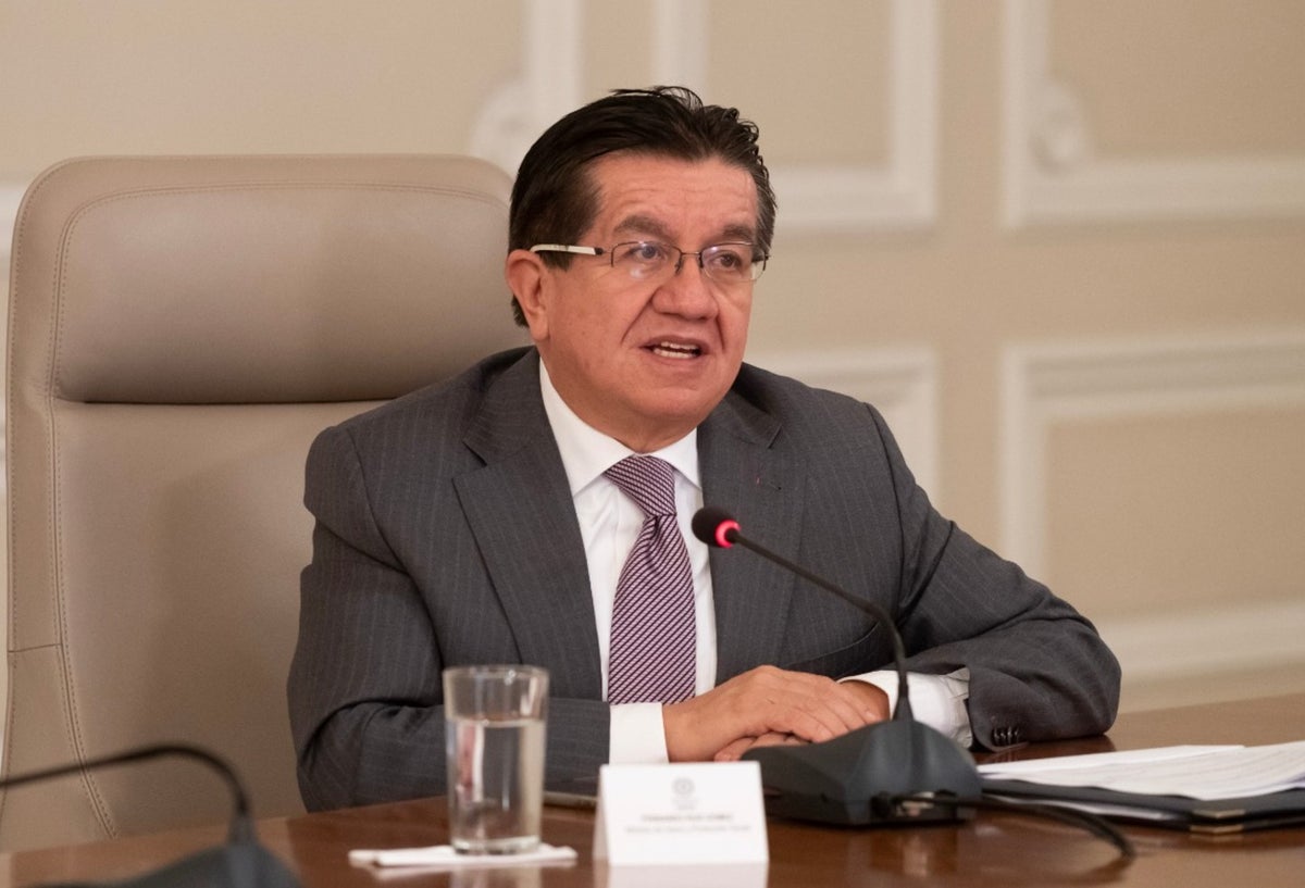 Fernando Ruíz, ministro de Salud