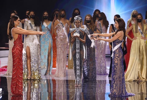 Momento en que leían el nombre de la nueva Miss Universo 2020 - 2021