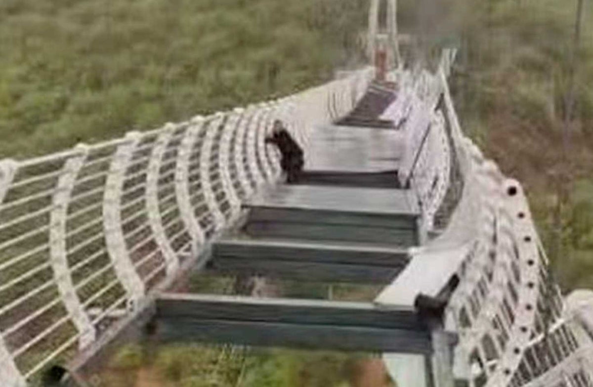 Accidente en puente de cristal en China