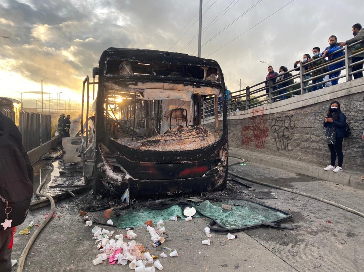 Transmilenio quemado en Soacha