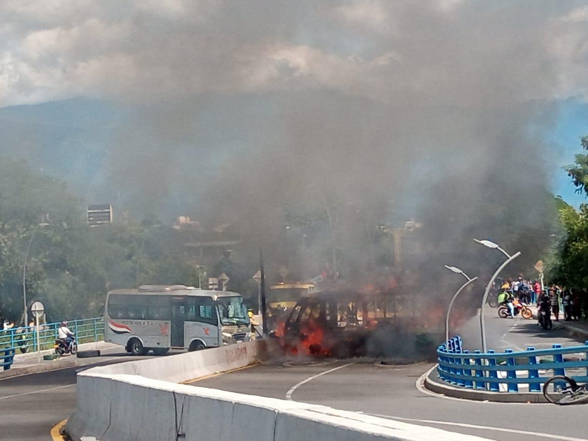 Bus Incinerado