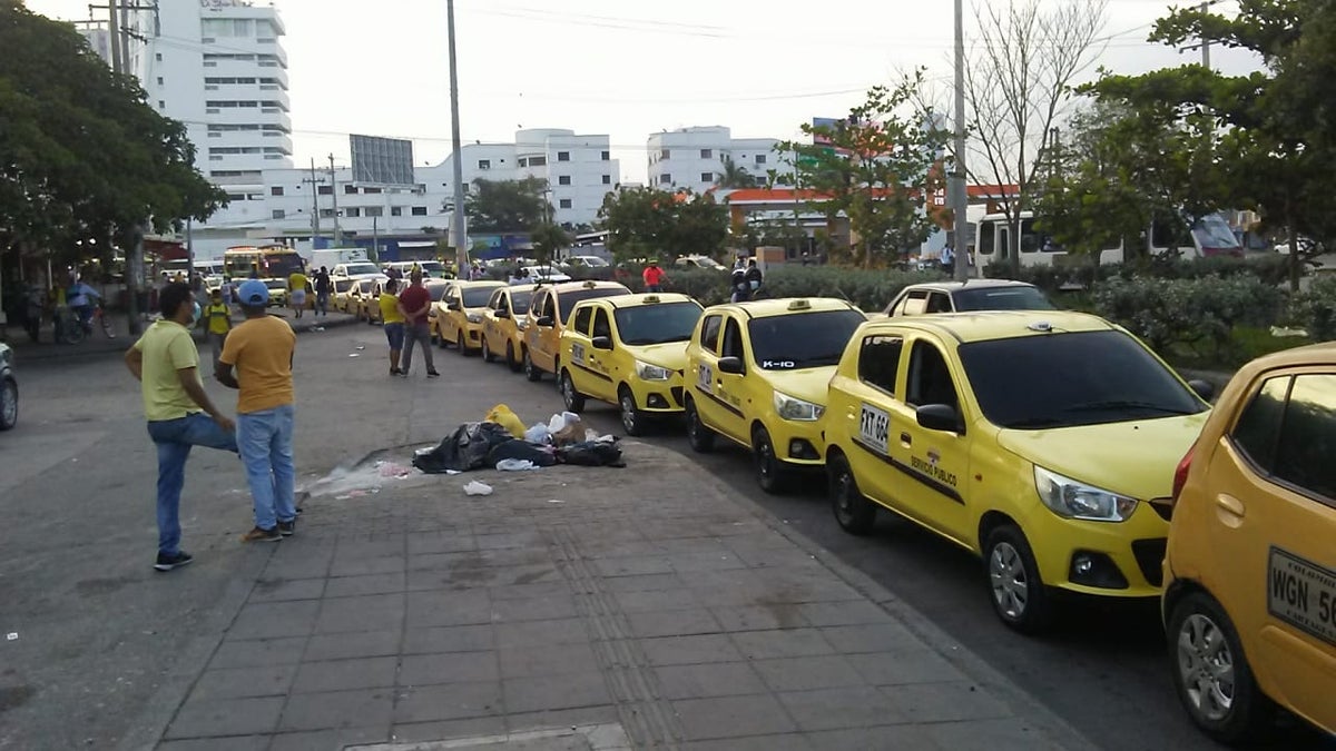 Paralizada la movilidad en Cartagena por bloqueo del gremio de taxistas