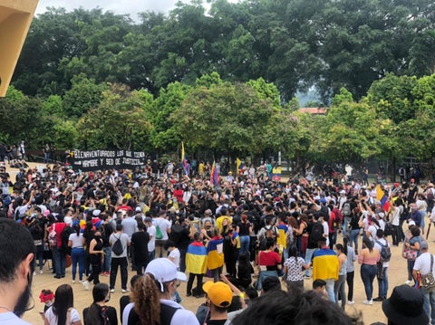 Referencia marchas en Medellín.