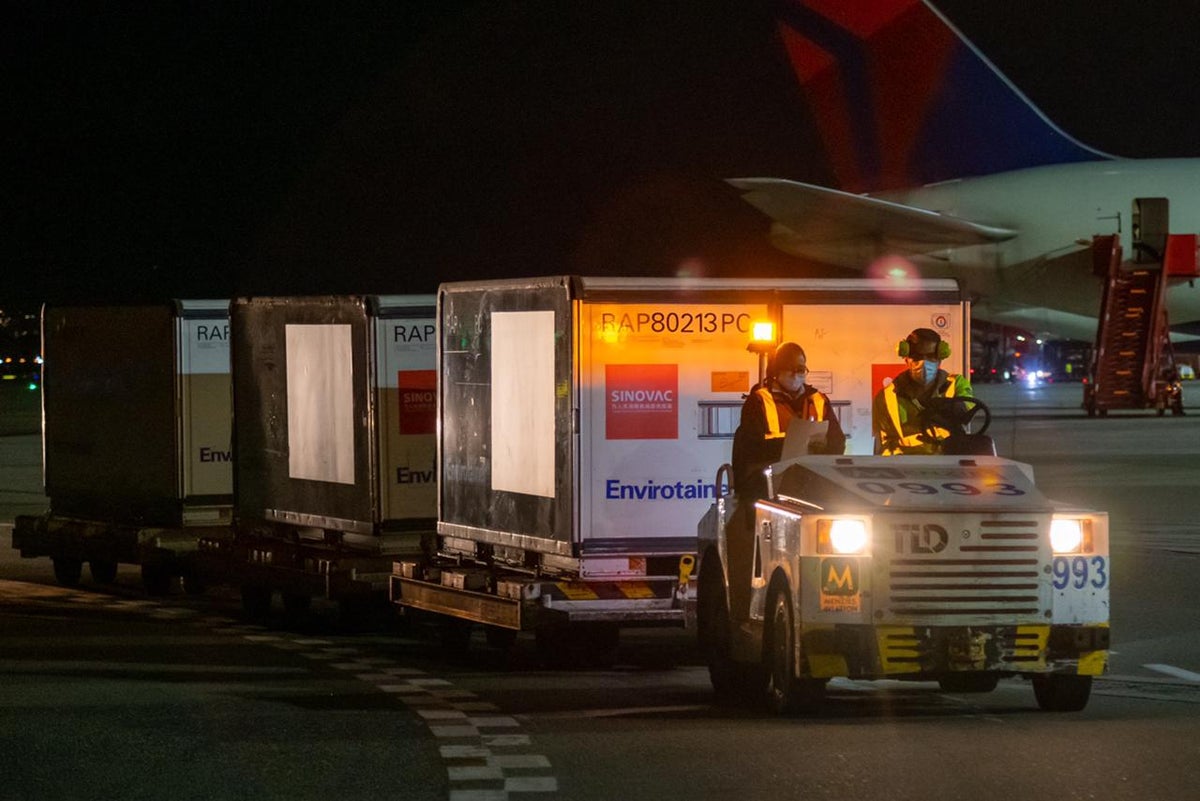 Llegan vacunas de Sinovac a Colombia