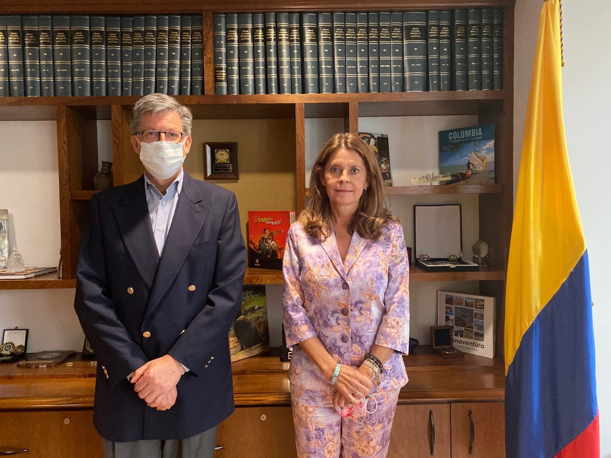 El director de Human Rights Watch (HRW) para las Américas, José Miguel Vivanco y la vicepresidenta y Canciller, Marta Lucía Ramírez
