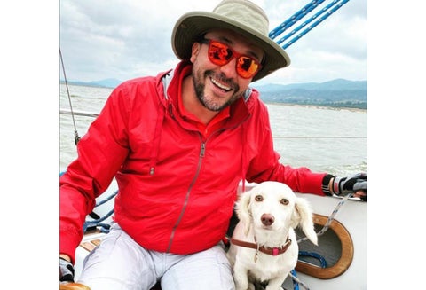 Andrés Cepeda y su mascota 'Dorita'