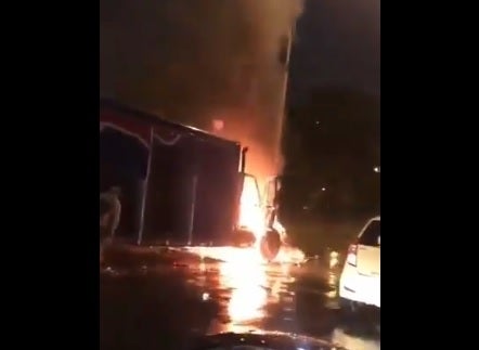 Camión de gaseosa incinerado