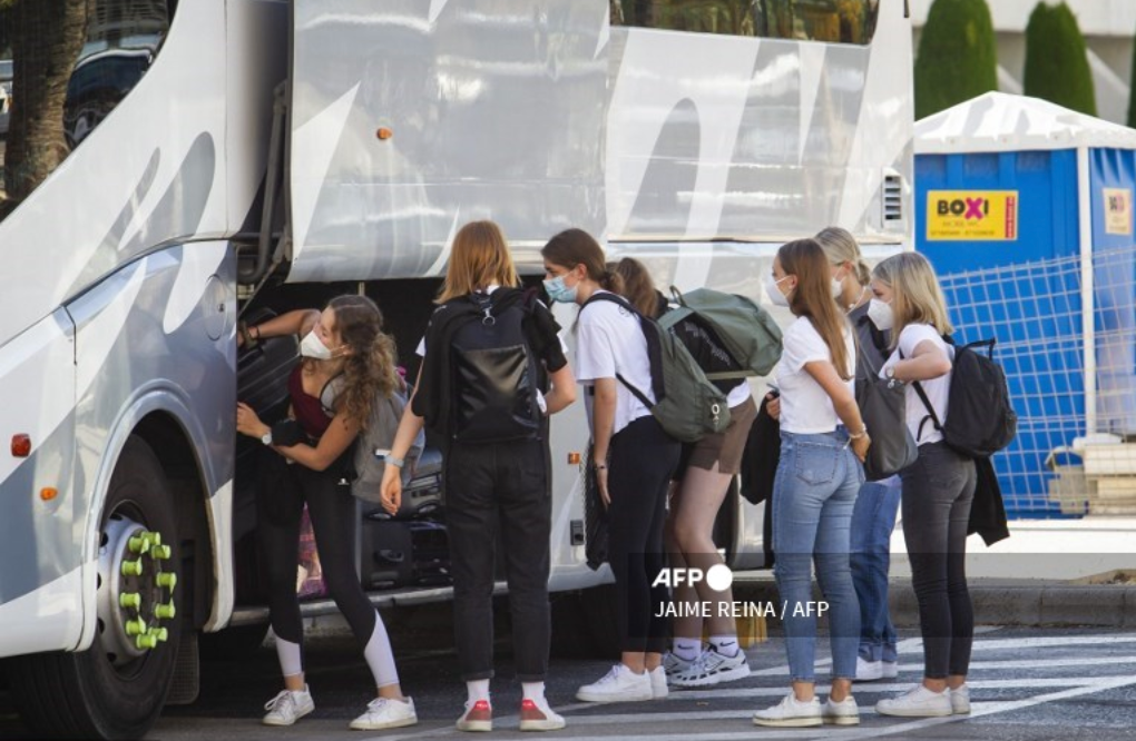 Jóvenes se contagian en excursión en España