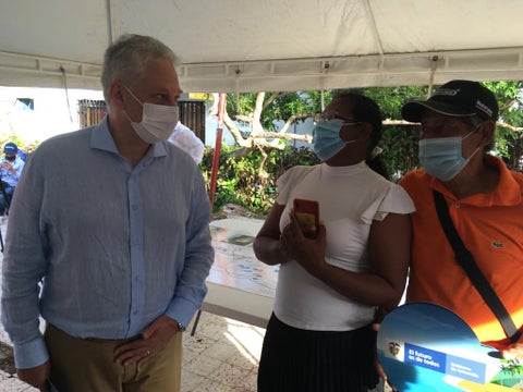Entrega de vivienda, por parte de Postobón, en San Andrés