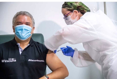 Iván Duque fue vacunado contra la covid-19