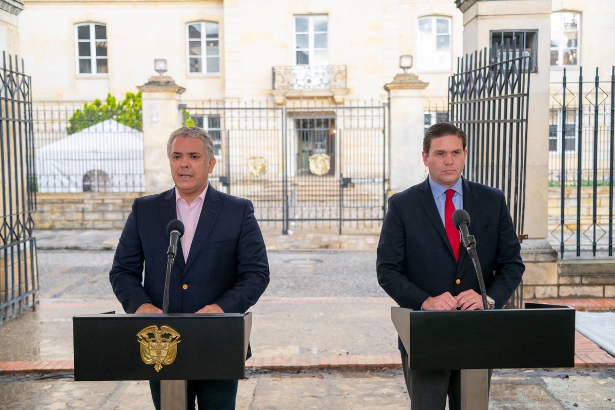 Iván Duque y Juan Carlos Pinzón en la presentación del nuevo embajador de Washington.