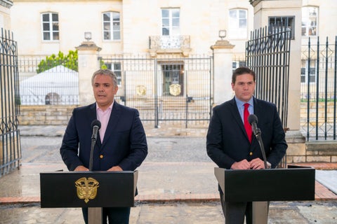 Iván Duque y Juan Carlos Pinzón en la presentación del nuevo embajador de Washington.
