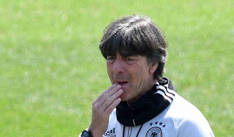 Joachim Löw, pillado comiéndose los mocos