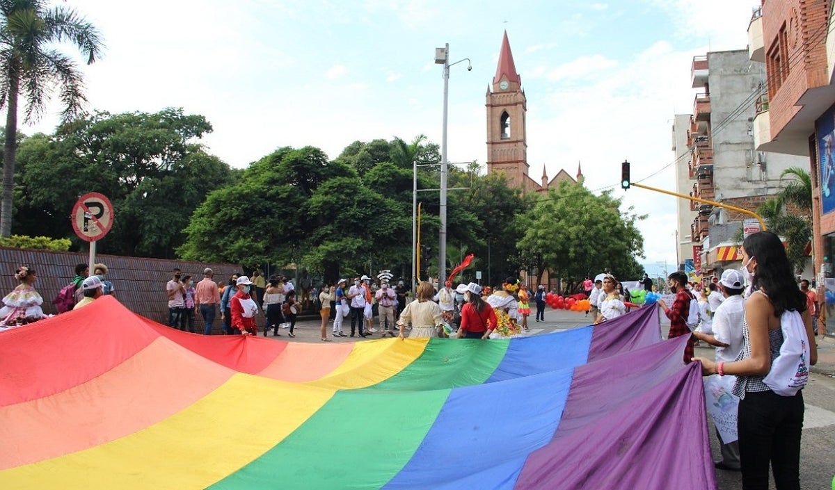 En Neiva fue Izada de la bandera del orgullo LGBTI