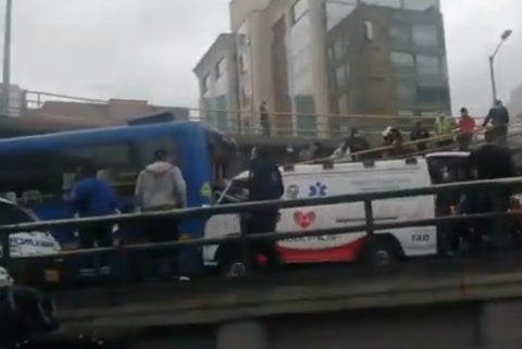 Choque entre ambulancia y Sitp