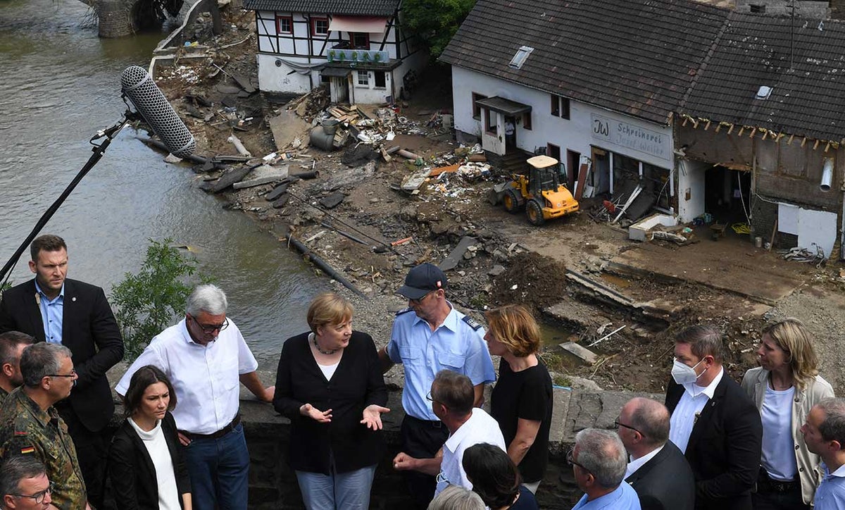 Angela Merkel en zonas afectadas por inundación
