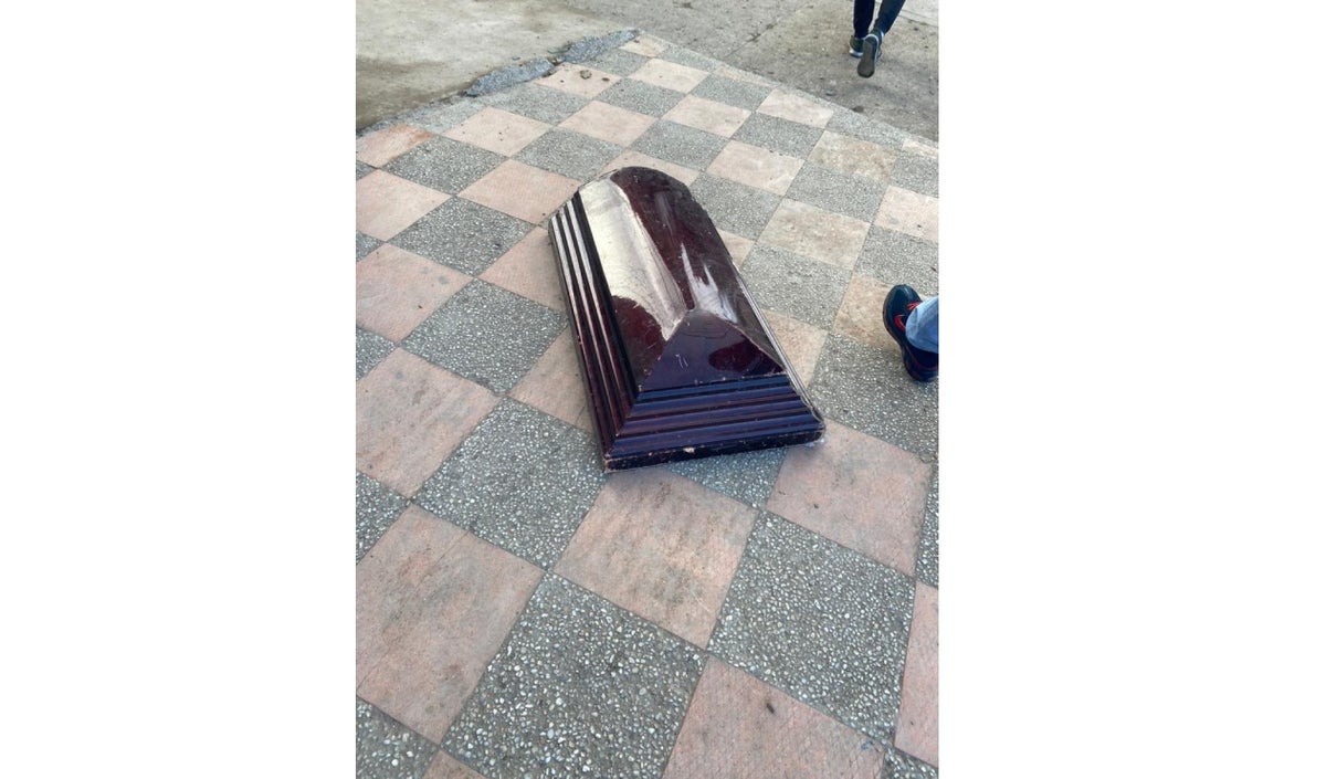 Ataúdes usados en disturbios en Bogotá como escudo