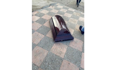 Ataúdes usados en disturbios en Bogotá como escudo