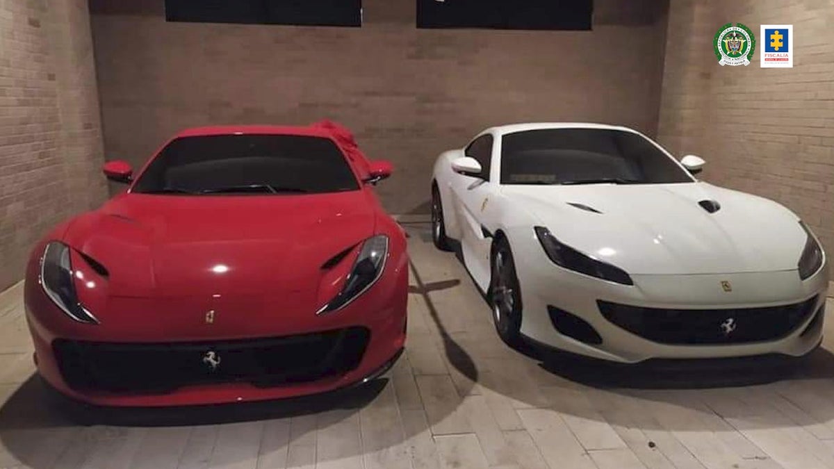 Autos Deportivos Ferrari Embargados