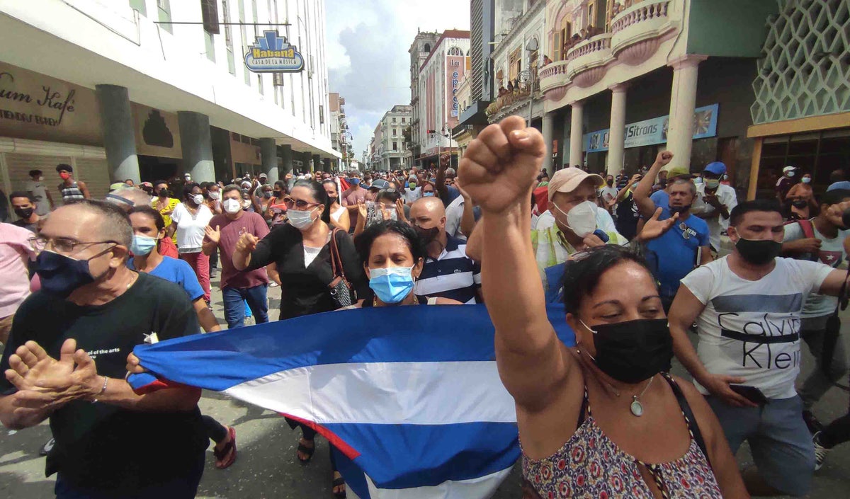 Cuba: Multitudinaria protesta antigubernamental en un pueblo