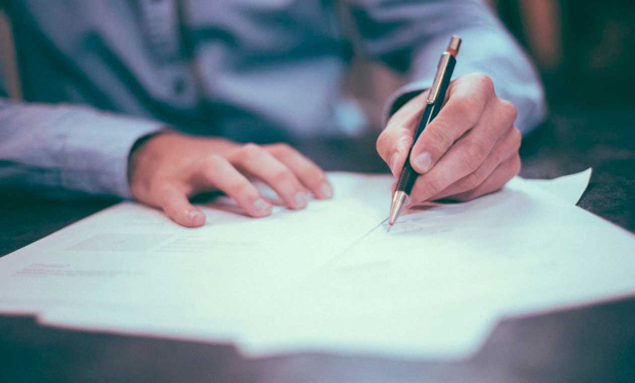 Firma de contrato de trabajo