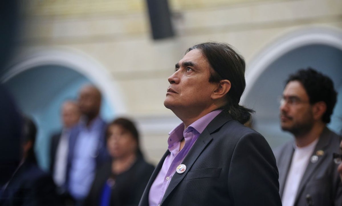 gustavo bolivar, a versión libre por financiación de primera línea