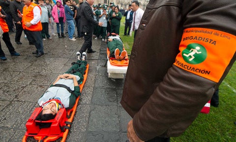 Heridos sismo en Perú