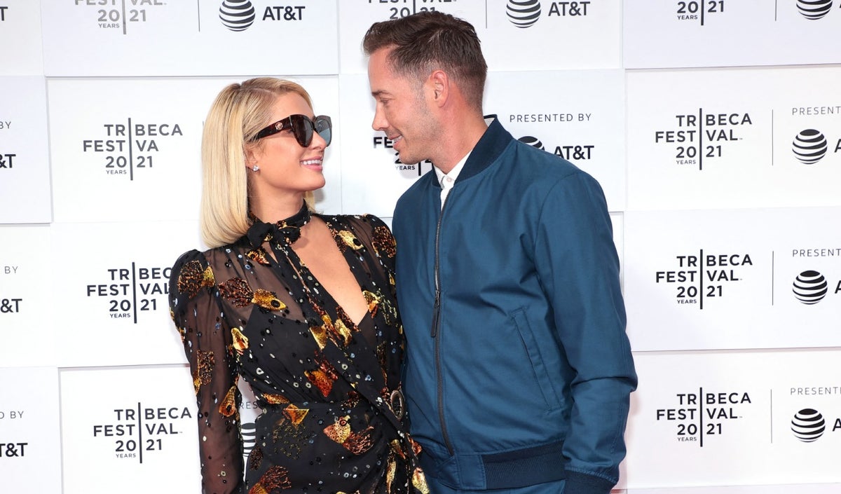 Paris Hilton y Carter Reum están comprometidos.