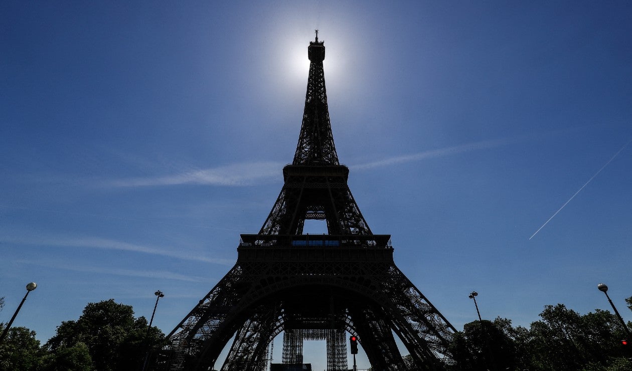 Torre Eiffel abrió tras ocho meses cerrada