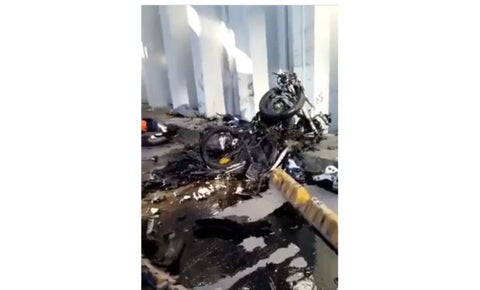 Tragedia en Bogotá: Vehículo le cae encima a motociclistas en deprimido de la 94