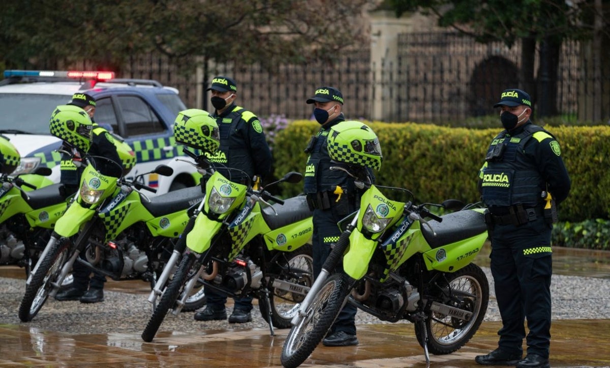 uniforme policia colombia 2021