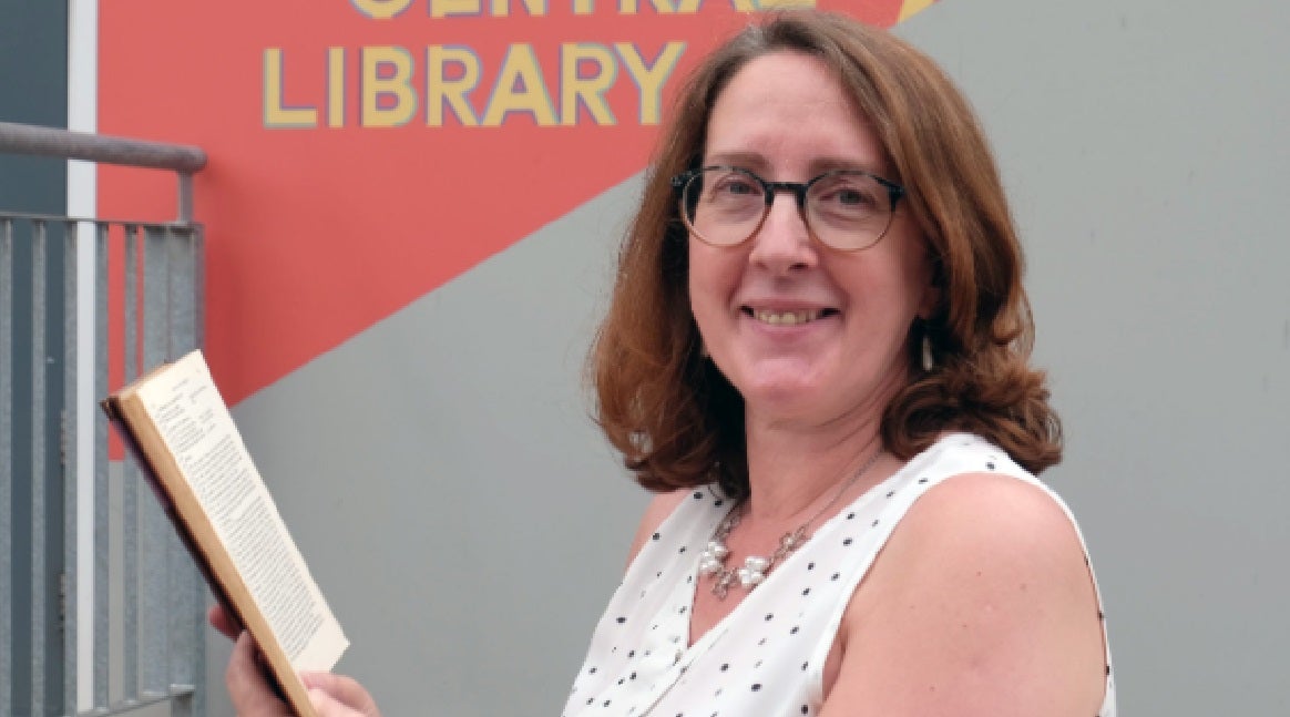 Biblioteca en Reino Unido recibe libro 50 años después