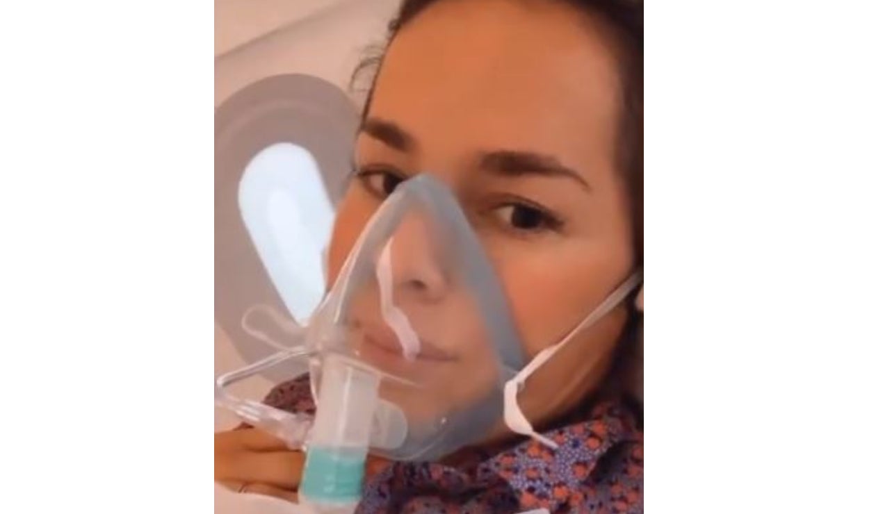 Danna García con respirador por secuelas de covid-19