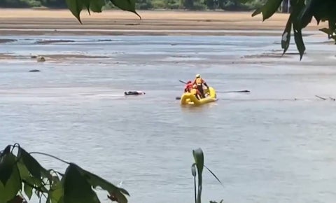 Hombre en el río