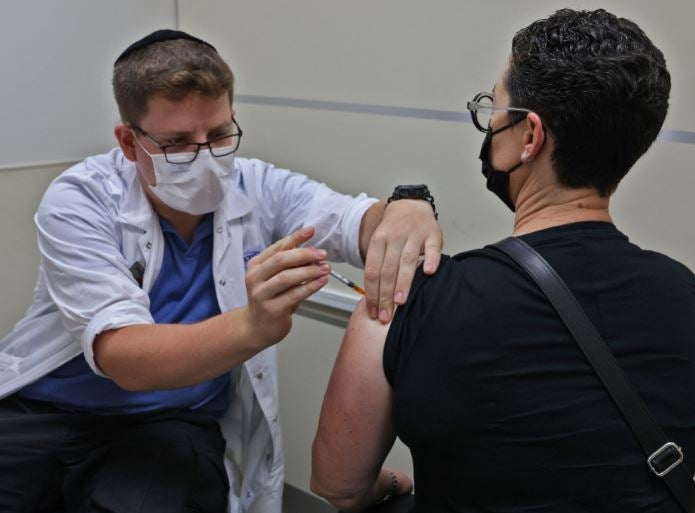 Tercera dosis de vacunas en el mundo