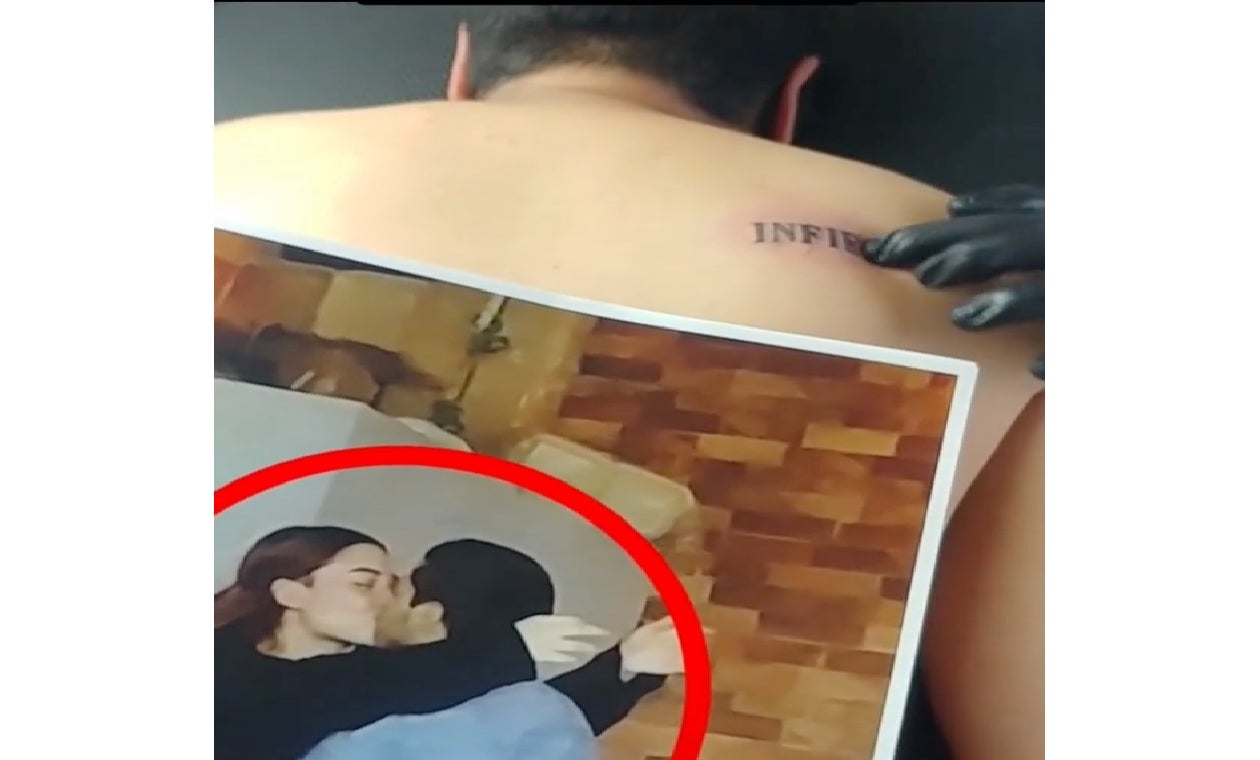 Mujer engañada le hace tatuarse a su expareja