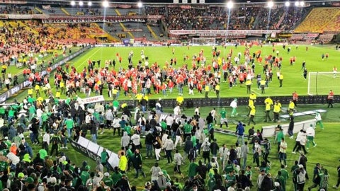 Pelea de hinchas en El Campín