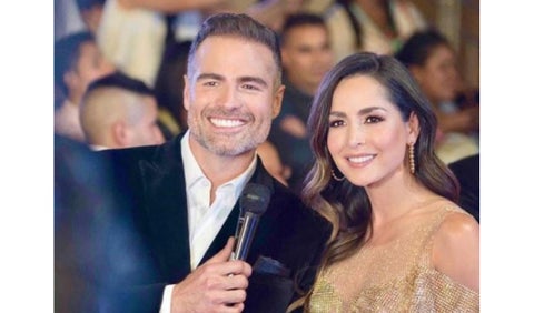 Roberto Manrique y Carmen Villalobos protagonizaron Sin senos sí hay paraíso