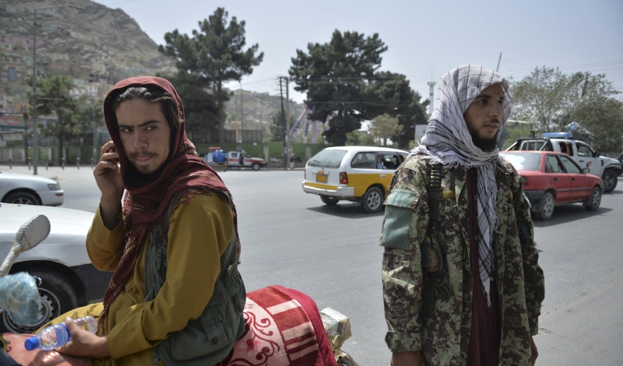 Talibanes en Afganistán reprimen protesta