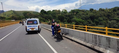 Mujer se lanza de puente en Ibagué
